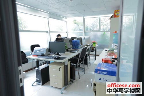 a世界电脑城写字楼出租 直租无杂费，地址可注册开户挂靠解异，一站式办公解决方案